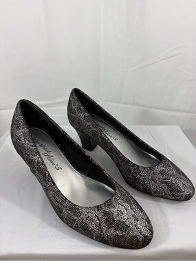 NWT Easy Street Women's Size 7 Metallic Black Silver Patterned 2 Inch Heel Pumps